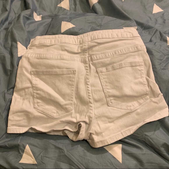 NWOT Cotton On side zip white shorts - Picture 2 of 3